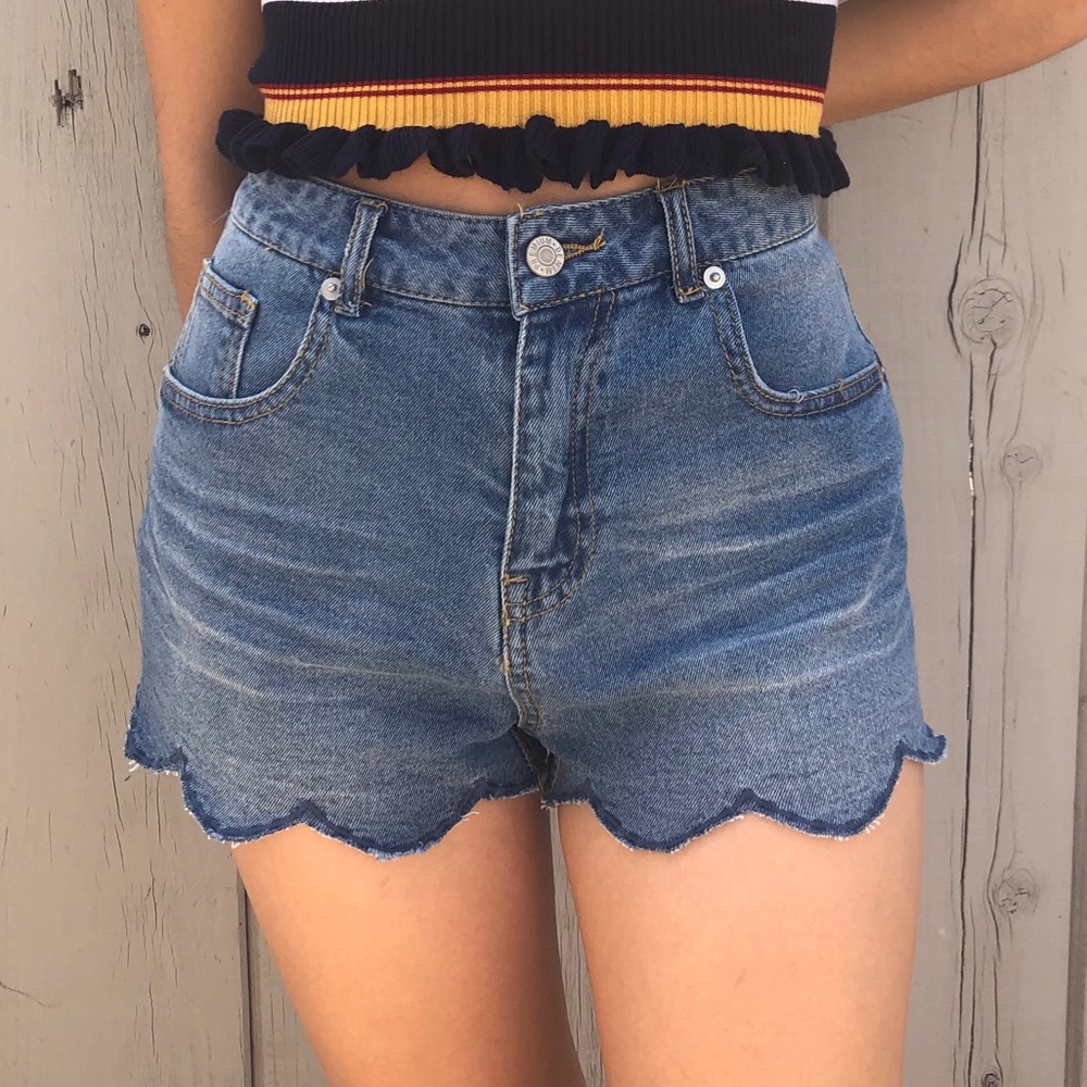SCALLOPED HEM JEAN SHORTS